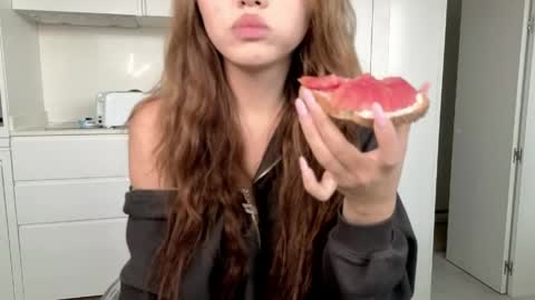 Snapshot of amyalwayshere chatting on 05-07-26, 02:33 girl next door named Amy online show from 05-07-26, 02:33