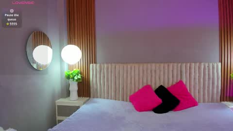 Snapshot of amybarton chatting on 03-10-26, 06:24 My name is AMY... Nice to meet you thumb up me please its important online show from 03-10-26, 06:24