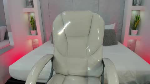 Snapshot of amycolman_ chatting on 11-13-25, 11:31 amy online show from 11-13-25, 11:31