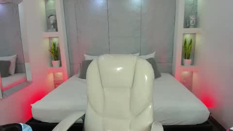 Snapshot of amycolman_ chatting on 12-02-25, 11:37 amy online show from 12-02-25, 11:37