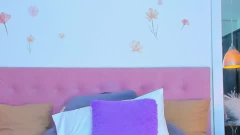 Amyevaans1 online show from 05-12-26, 09:34