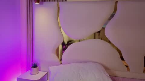 Snapshot of amyjoness__ chatting on 06-03-26, 02:33 Amy online show from 06-03-26, 02:33