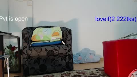 Snapshot of amyrashines chatting on 01-08-25, 06:52 AMYra - not talkative and a little shy online show from 01-08-25, 06:52