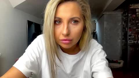 amyroberta92 online show from 12-15-25, 07:45