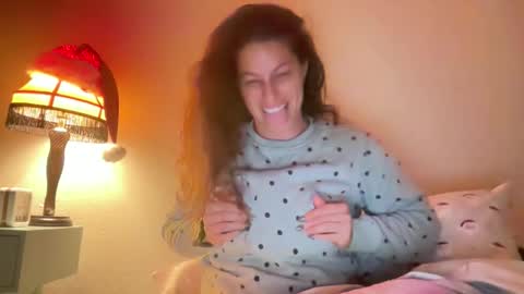 Snapshot of amysmilez chatting on 12-14-25, 10:42 Amy Smilez online show from 12-14-25, 10:42