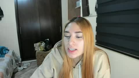 Snapshot of amywalker01 chatting on 06-19-26, 08:01 amy online show from 06-19-26, 08:01