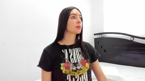 Snapshot of ana_castilo chatting on 12-30-24, 11:26 Ana IG an castillo 1 online show from 12-30-24, 11:26