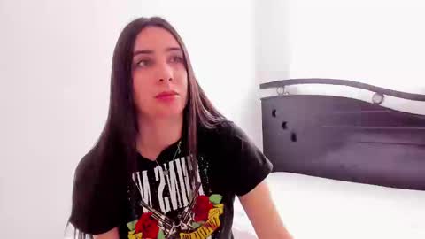 Snapshot of ana_castilo chatting on 12-30-24, 02:51 Ana IG an castillo 1 online show from 12-30-24, 02:51