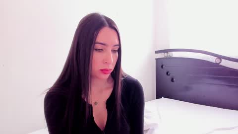 Snapshot of ana_castilo chatting on 01-11-25, 01:01 Ana IG an castillo 1 online show from 01-11-25, 01:01