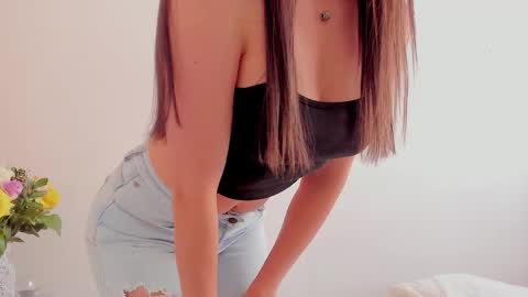 Snapshot of ana_castilo chatting on 02-19-25, 01:28 Ana IG an castillo 1 online show from 02-19-25, 01:28