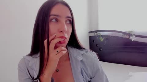 Snapshot of ana_castilo chatting on 03-10-25, 01:21 Ana IG an castillo 1 online show from 03-10-25, 01:21