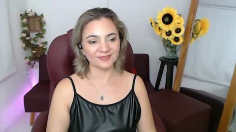 Snapshot of ana_hotmilfx chatting on 07-10-26, 12:04 ANA online show from 07-10-26, 12:04