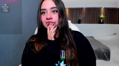 Snapshot of ana_taylor2 chatting on 02-25-25, 11:41 Ana online show from 02-25-25, 11:41