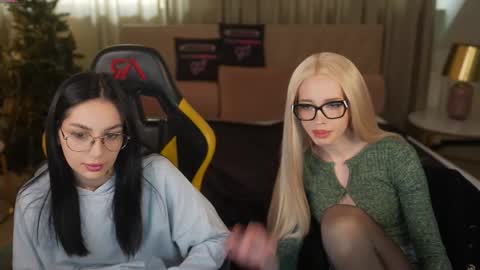 Sweet girls online show from 01-08-26, 11:34