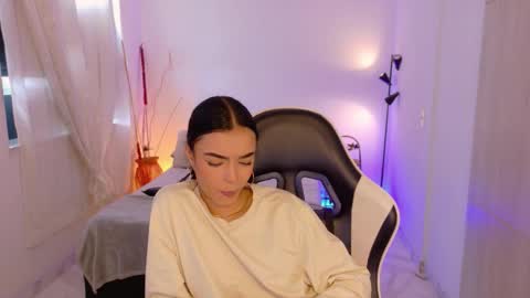 ANABEL WOLF  online show from 11-29-25, 03:37