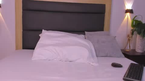 Snapshot of anagil_ chatting on 11-18-25, 07:07 A N A online show from 11-18-25, 07:07