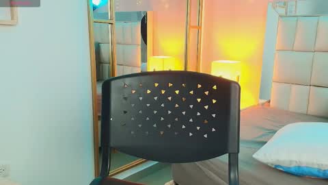 Anahi  online show from 12-16-25, 07:41