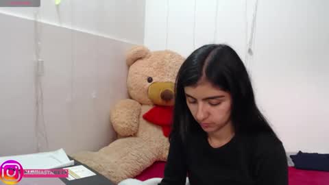 Anahi Browns online show from 10-23-25, 07:12