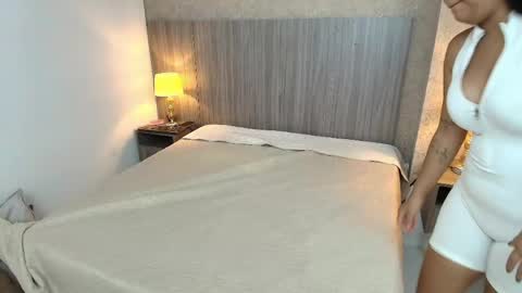 Anais online show from 05-26-26, 11:28