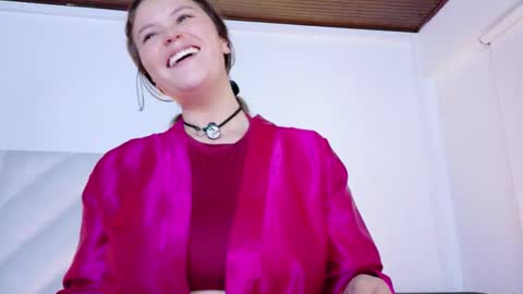 Snapshot of anaise_latif chatting on 12-17-25, 11:38 Anaise online show from 12-17-25, 11:38