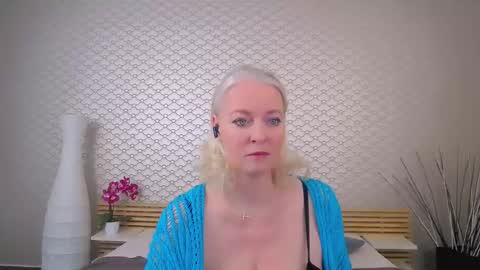 Snapshot of anaisjanson chatting on 11-18-25, 05:01 Anais Janson online show from 11-18-25, 05:01