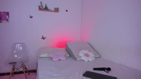 Snapshot of analia_collins chatting on 02-04-25, 02:17 Ana online show from 02-04-25, 02:17