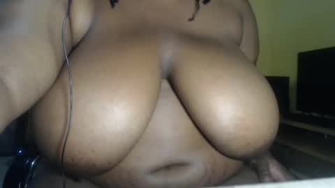 Snapshot of analock chatting on 11-08-25, 10:04 Dotunga online show from 11-08-25, 10:04