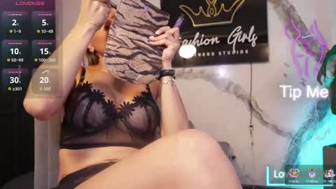 ana online show from 11-25-25, 01:00