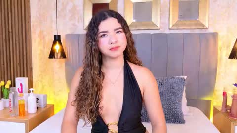 Mia online show from 12-16-25, 12:21