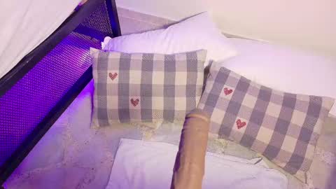 Kendra  online show from 11-11-25, 10:37