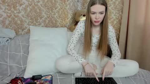 Snapshot of anayalowe chatting on 04-22-26, 10:17 anayalowe online show from 04-22-26, 10:17