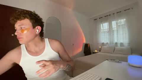 Snapshot of anddres_boss chatting on 04-25-26, 11:35 Tell Me ANDRESS ----- online show from 04-25-26, 11:35