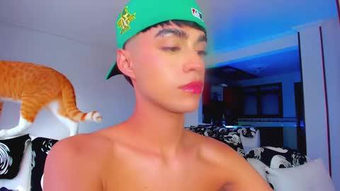 Snapshot of anddy_grey1 chatting on 01-21-25, 08:32 Dani 3 online show from 01-21-25, 08:32