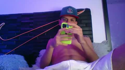 Snapshot of andersonz98 chatting on 10-16-25, 05:08 andersonZ98 online show from 10-16-25, 05:08