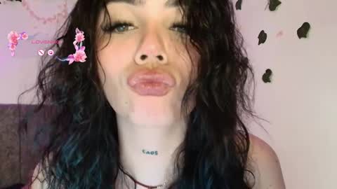 Snapshot of andra_rosse chatting on 06-06-26, 08:08 Andra de la Rosse online show from 06-06-26, 08:08