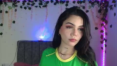 Snapshot of andra_rosse chatting on 06-14-26, 02:20 Andra de la Rosse online show from 06-14-26, 02:20