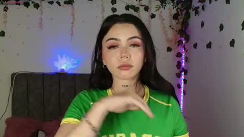 Andra de la Rosse online show from 06-14-26, 02:24