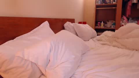 Snapshot of andrasweetie chatting on 03-11-25, 01:34 Andra online show from 03-11-25, 01:34