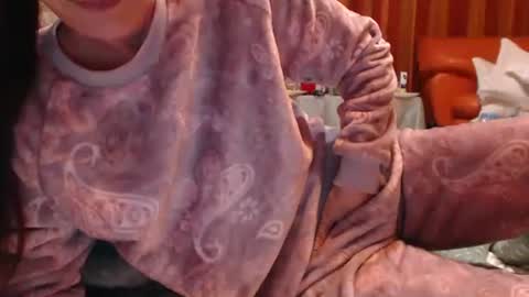 Snapshot of andrasweetie chatting on 09-27-25, 12:48 Andra online show from 09-27-25, 12:48