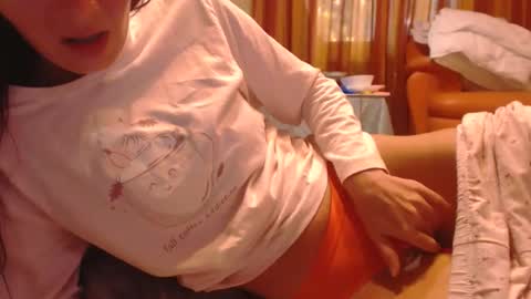 Snapshot of andrasweetie chatting on 10-17-25, 06:16 Andra online show from 10-17-25, 06:16