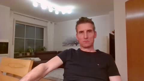 Name online show from 04-12-26, 05:51