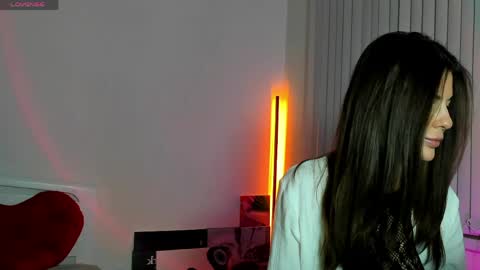 Snapshot of andrea__bass chatting on 05-31-26, 06:09 andrea__bass online show from 05-31-26, 06:09