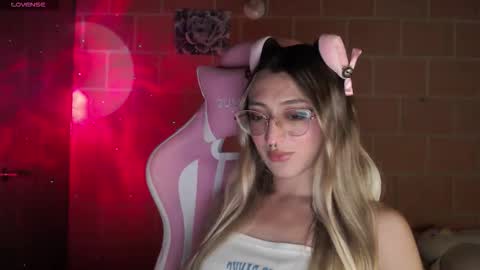 Snapshot of andrea_camila chatting on 09-09-25, 06:13 Andrea online show from 09-09-25, 06:13