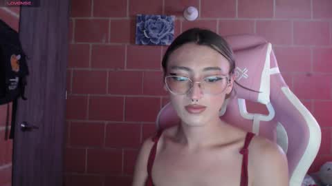 Snapshot of andrea_camila chatting on 10-07-25, 03:42 Andrea online show from 10-07-25, 03:42