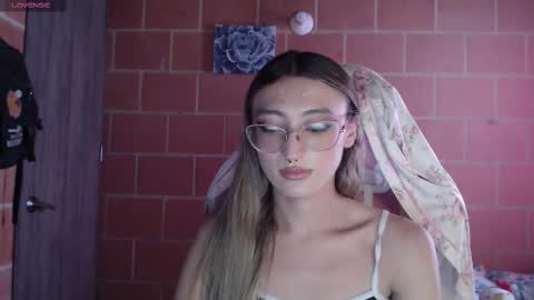 Snapshot of andrea_camila chatting on 10-14-25, 05:47 Andrea online show from 10-14-25, 05:47