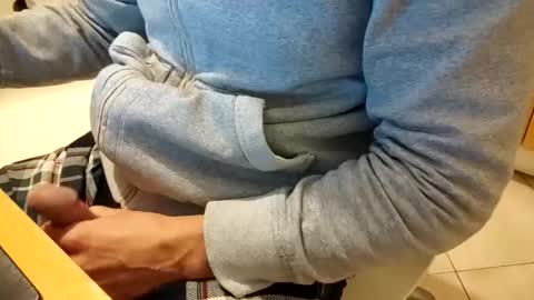 Snapshot of andrea_feetlover chatting on 10-21-25, 05:30 andrea_feetlover online show from 10-21-25, 05:30