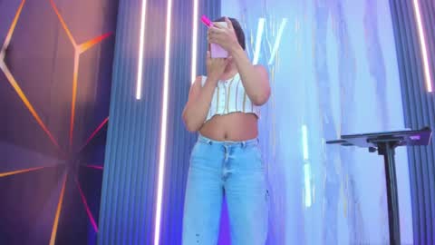 Snapshot of andrea_giraldo_ chatting on 05-27-26, 10:07 Andrea online show from 05-27-26, 10:07