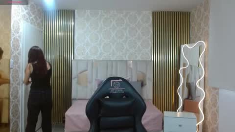 andrea_tay1 online show from 05-10-26, 11:37