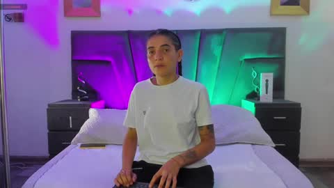 Snapshot of andreaandkarina chatting on 01-19-25, 12:50 Andrea Karina online show from 01-19-25, 12:50