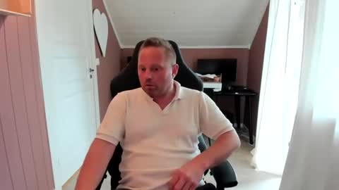 Snapshot of andreast46 chatting on 07-25-26, 06:05 andreast46 online show from 07-25-26, 06:05